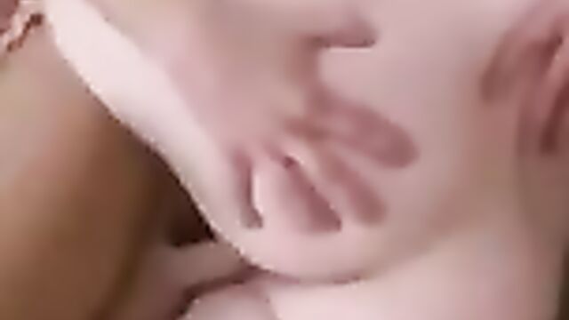 Мачеха спалила пасынка за мастурбацией и решила с ним трахнуться