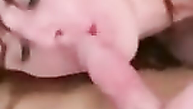 Мачеха спалила пасынка за мастурбацией и решила с ним трахнуться