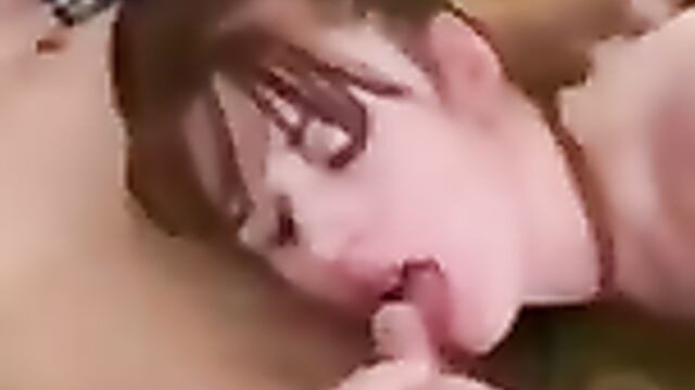 Мачеха спалила пасынка за мастурбацией и решила с ним трахнуться