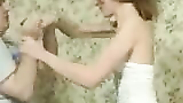 Русская худышка решила соблазнить зрелого отчима