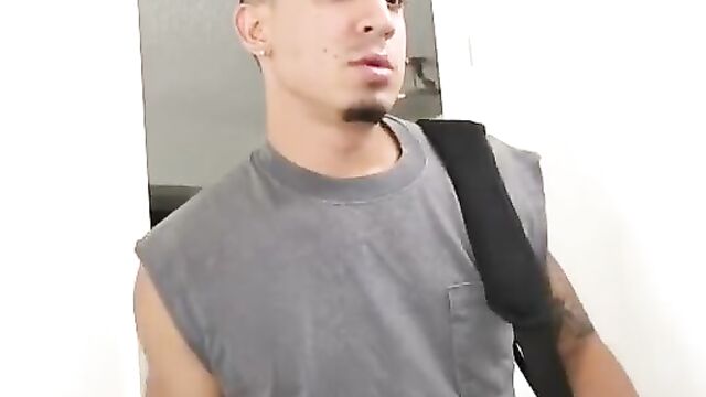 Прокатил худенькую сестру на хую и накормил спермой