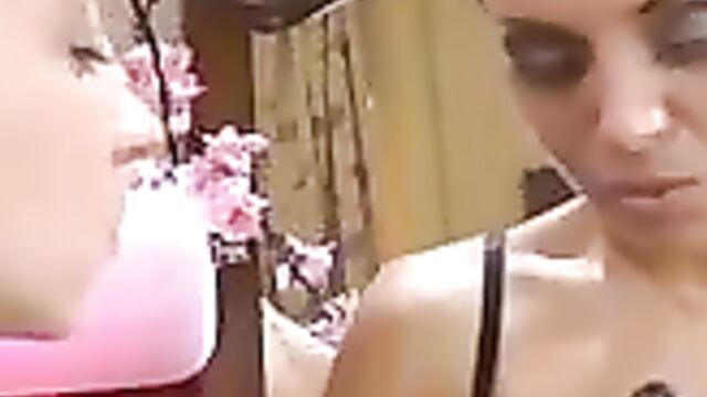 Шикарная русская мамка ебет дочку страпоном и нахваливает