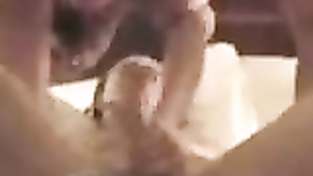 Твердый хуй брата помог сестре кончить в судорогах