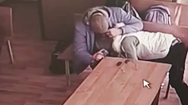 Пухленькая украинка отсасывает пред скрытой камерой в публичном месте