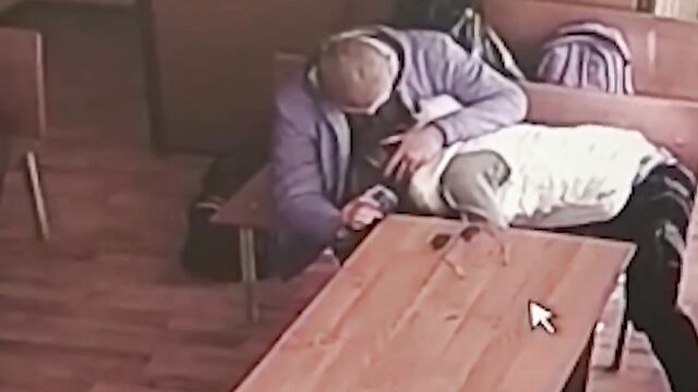 Пухленькая украинка отсасывает пред скрытой камерой в публичном месте