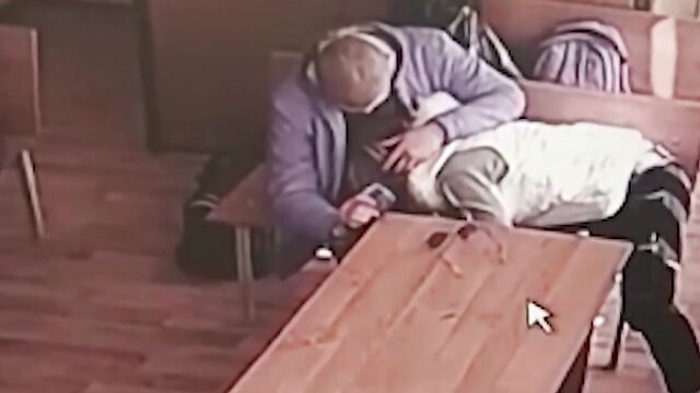 Пухленькая украинка отсасывает пред скрытой камерой в публичном месте