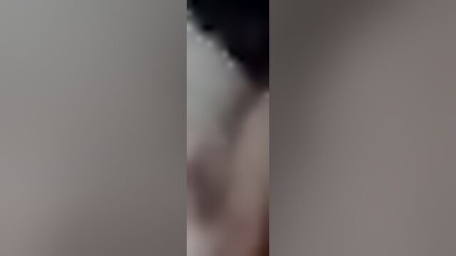 Голая казашка кончила с членом в пизде