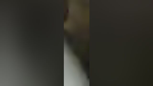 Голая казашка кончила с членом в пизде