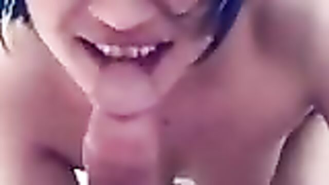 Эротичная казашка умело делает минет перед объективом