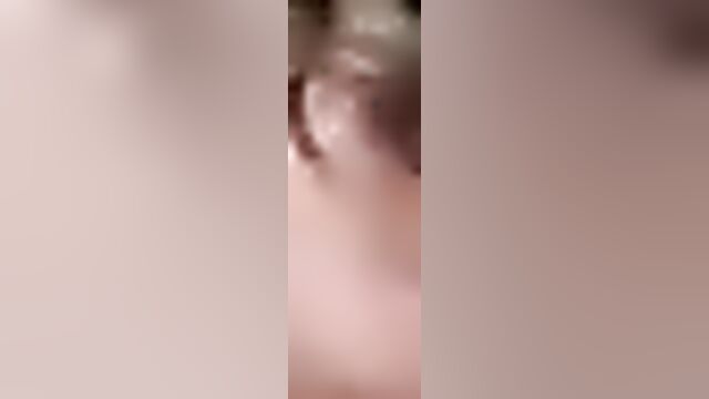 Молодые казахи сняли жаркий домашний секс