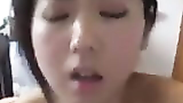 Красавица из Казахстана страстно трахается в киску