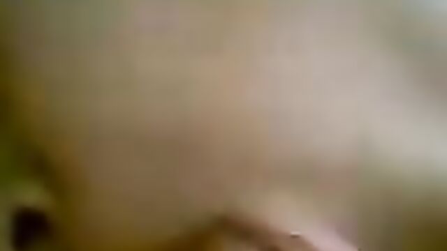 Романтичная казашка сладко сосет хуй и нежно причмокивает