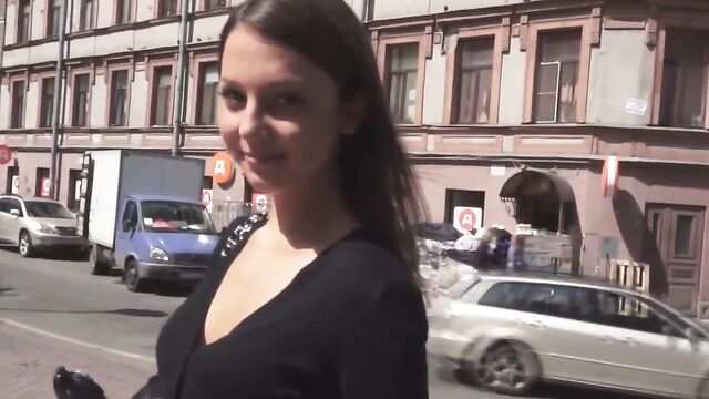 Русская девчонка соглашается сняться в порно кастинге