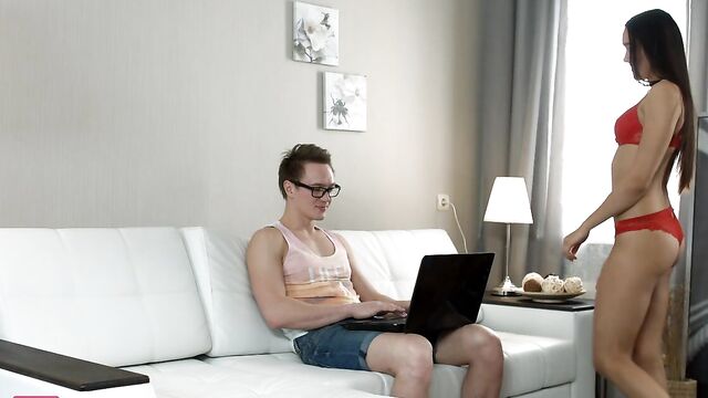 Парень заливает сперму в свою русскую красавицу