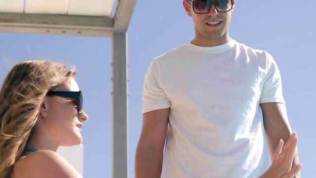 Красавица удовлетворяет приятеля у него в особняке