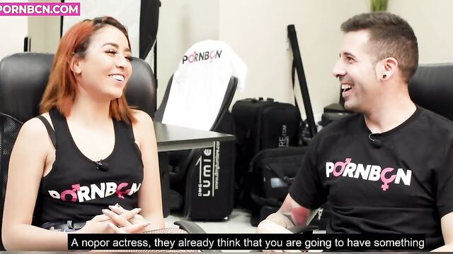 Рыженькая испанка добротно удовлетворяет приятеля