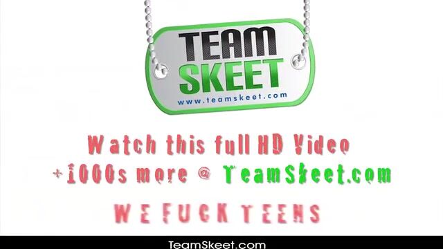 Телочка в очках потекла на кастинге перед камерой