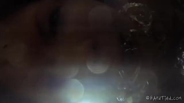 Наглый господин сексуально унижает голую рабыню во дворе