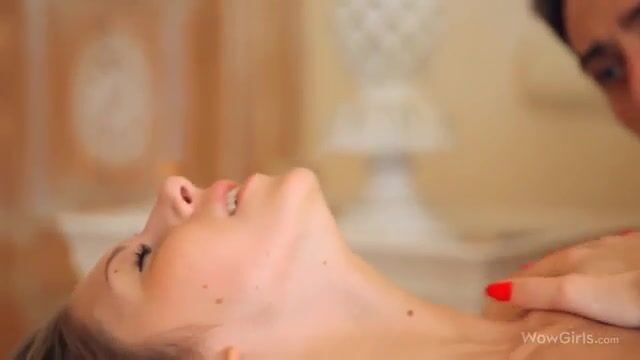 Красотка из России ебется с другом в письку и постанывает