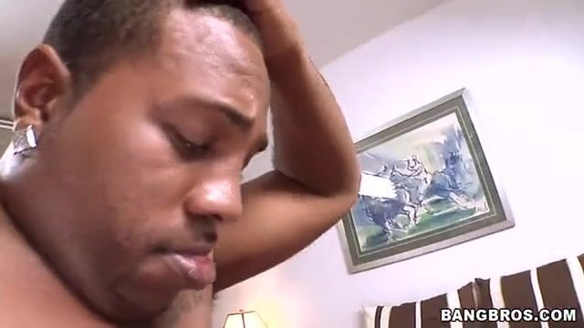 Провинциалка с толстой попкой намокла на большом черном члене