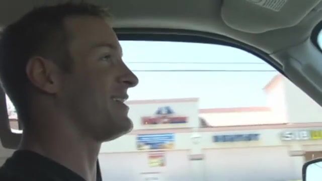 Тщательно облизала пикаперу яйца и отдалась в писечку