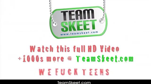 Активная лесби обнажает кузину и делает куни