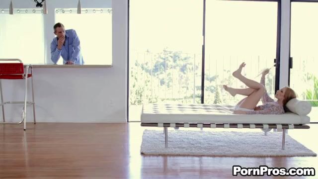 Романтичная худышка с напряженными сосками оседлала хуй близкого друга