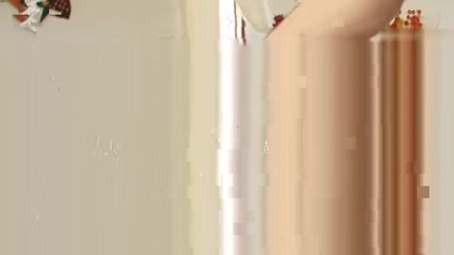 Знойная телочка в чулочках с жадностью сосет крупный пенис