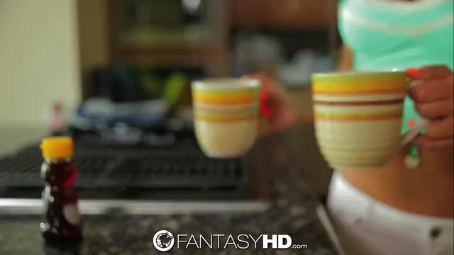 Вылизал тугую письку жене друга и засадил хуек