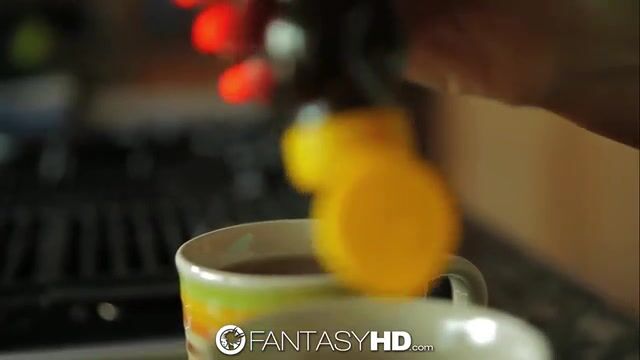 Вылизал тугую письку жене друга и засадил хуек