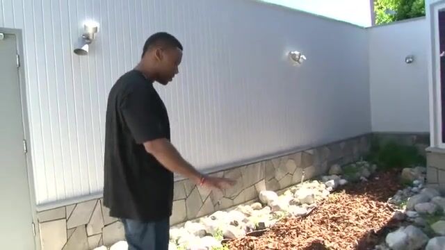 Грязная бабенка постоянно изменяет мужу с татуированным негром