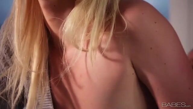 Влюбленные чувственно трахаются и страстно целуются