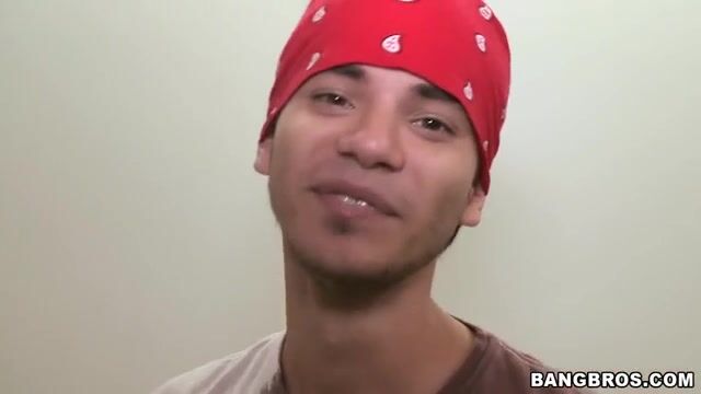 Мамаша с широкой попкой удовлетворила сына киской