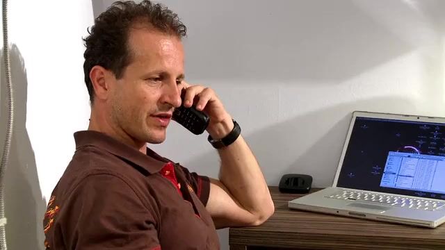 Соблазнительная дочка удовлетворяет отца пока мать на работе