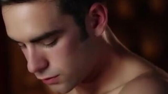 Влюбленные устроили нежный секс в уютной спальне