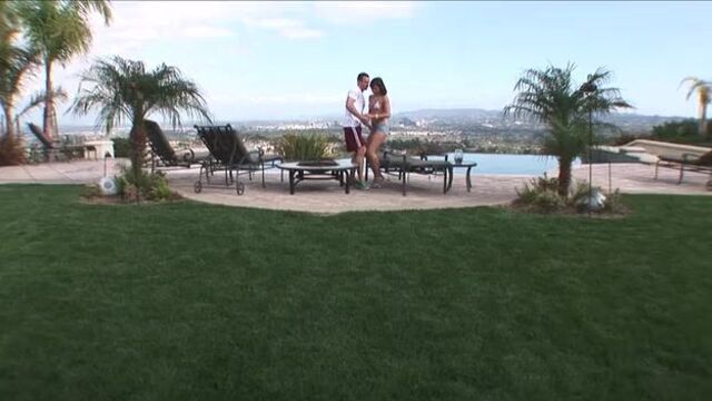 Борзая молодуха отдается в писю и требует тискать груди