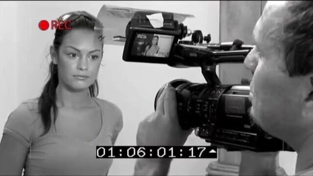 Братишка имеет сестричку в киску и дрочит очко пальцем