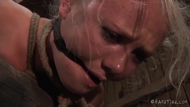 Грубый парень жестко дрочит письку связанной рабыне