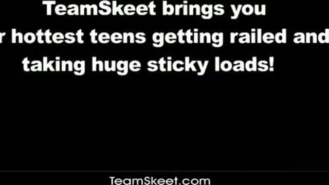 Учитель тщательно вылизывает пизду доверчивой студентке