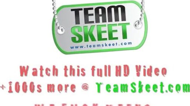 Тощая русская барышня с важным видом уселась на твердый пенис