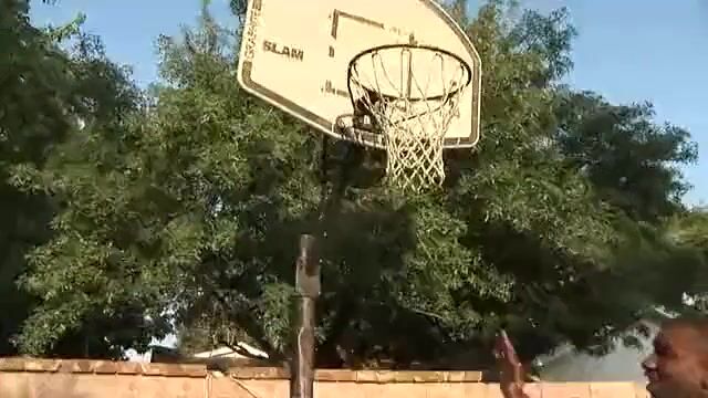 Возбудила негра и присела растрепанной пиздой на член