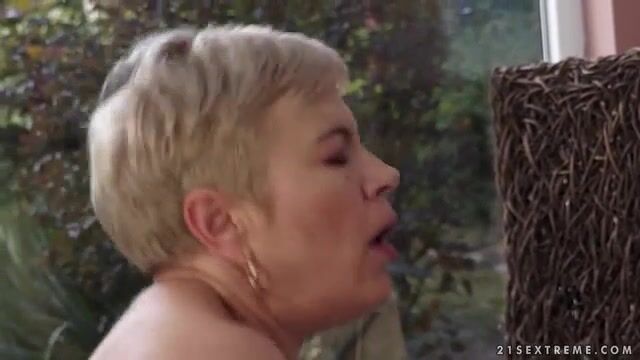 Толстая бабушка и не подозревала, что внук так классно трахает