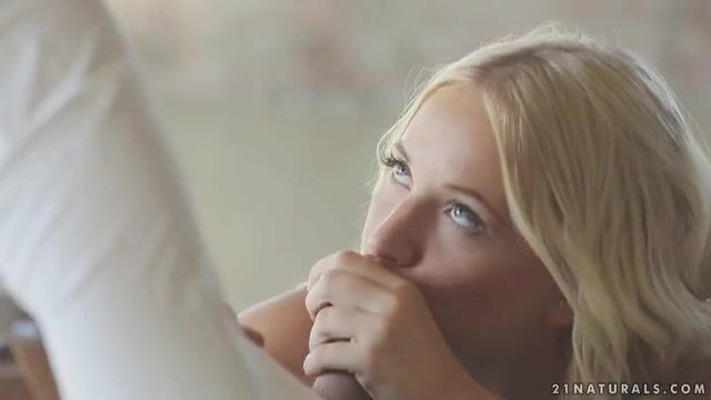 Сладкая парочка устроила чувственный секс на стуле