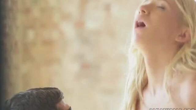 Сладкая парочка устроила чувственный секс на стуле