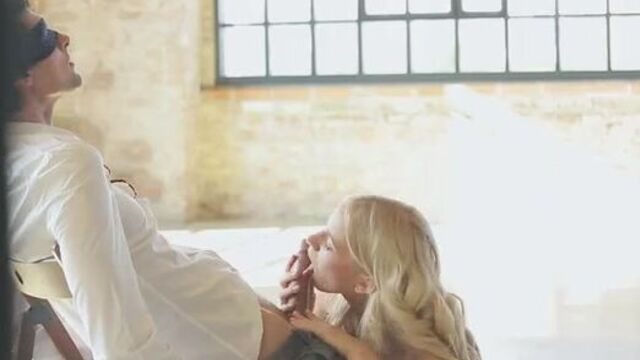 Сладкая парочка устроила чувственный секс на стуле