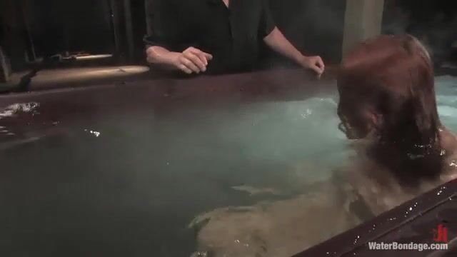 Грязные сексуальные пытки сильно возбуждают милую рабыню