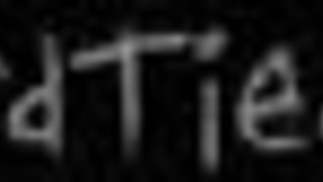 Чернокожий злодей щупает синие сиськи русой рабыни