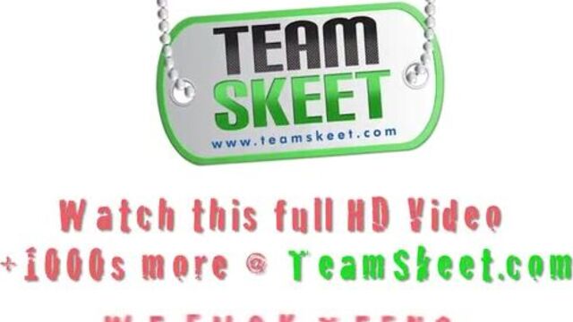 Шалун раздевает латинку и засаживает язык в киску