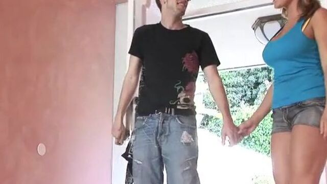 Сочная провинциалка ублажает важного парня из большого города