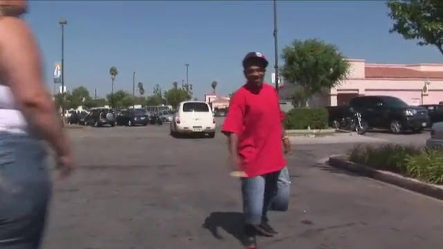 Жирная проказница поверила негру и дала поебаться